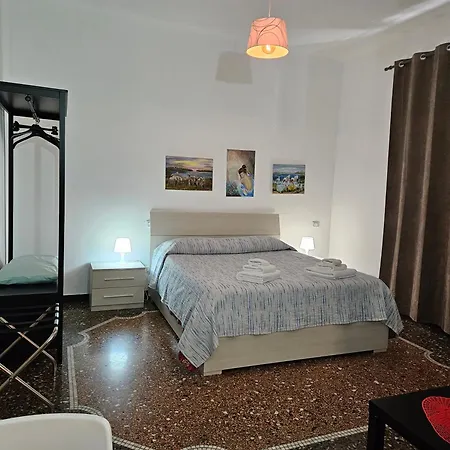 Πανσιόν House Leomar Di Sara *