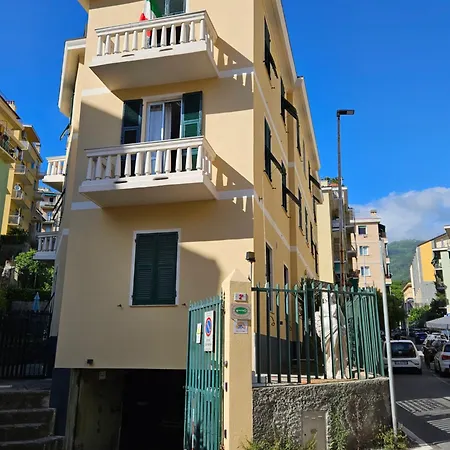 Πανσιόν House Leomar Di Sara *