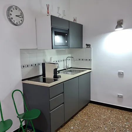 Πανσιόν House Leomar Di Sara *