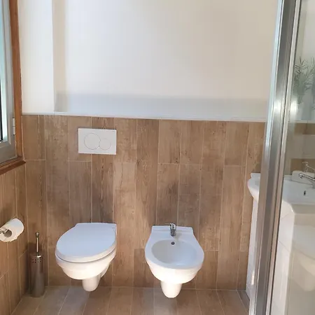 House Leomar Di Sara Πανσιόν Γένοβα