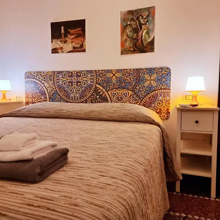 House Leomar Di Sara Affittacamere *