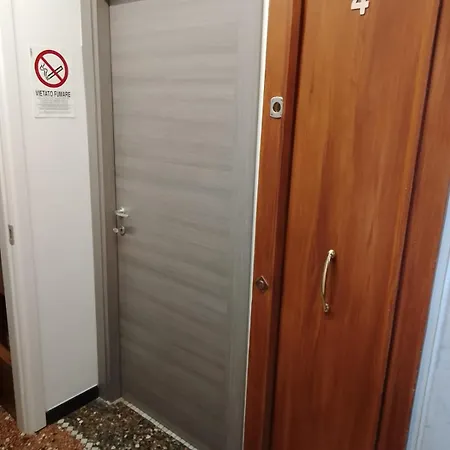 House Leomar Di Sara Affittacamere *