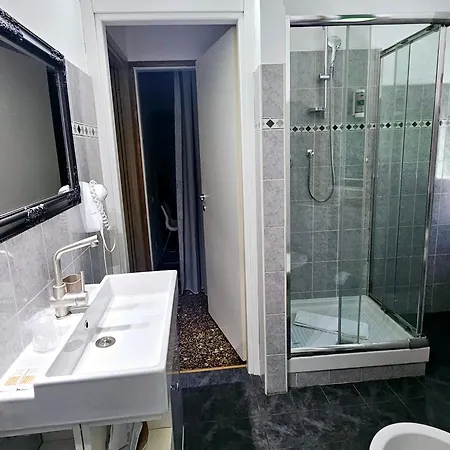 Affittacamere House Leomar Di Sara Genova