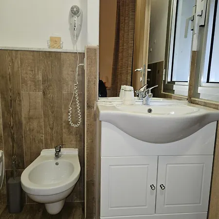 Affittacamere House Leomar Di Sara