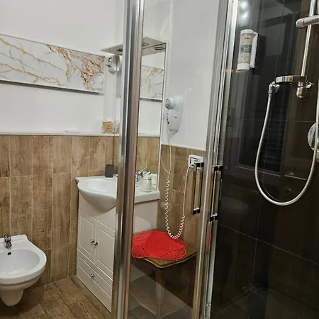 Πανσιόν House Leomar Di Sara